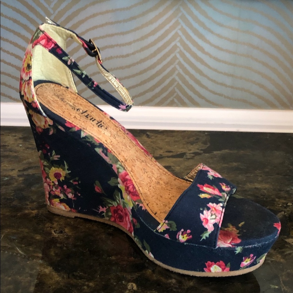Flowered Pattern Platform Sandals - image 6